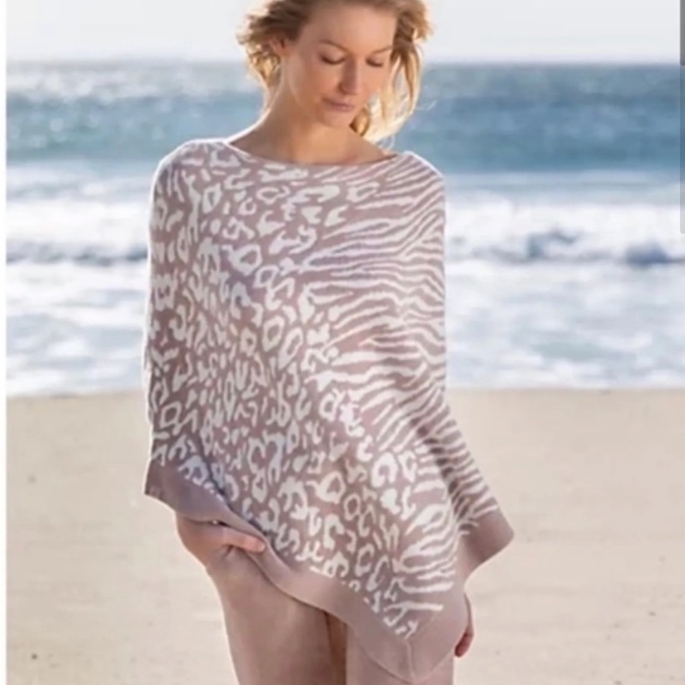 Barefoot Dreams Animal Print Poncho - NWOT - Picture 2 of 9